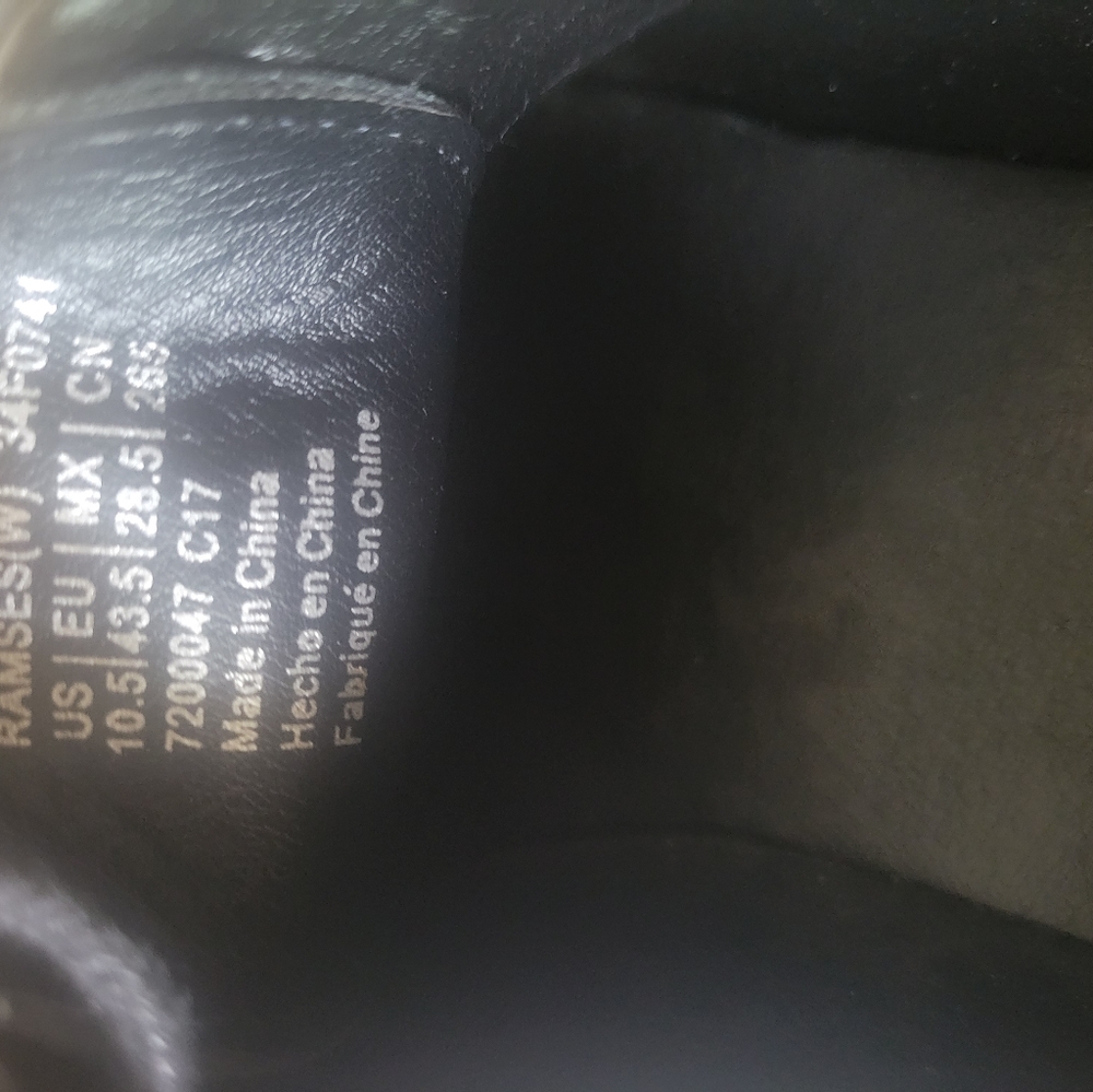 Shoe - Picture 3 of 4